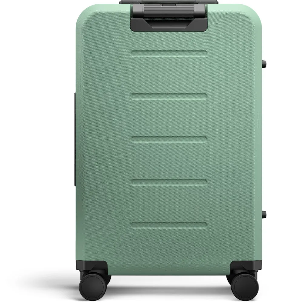 D_b_ Ramverk Medium Check In Lightweight Spinner Luggage
