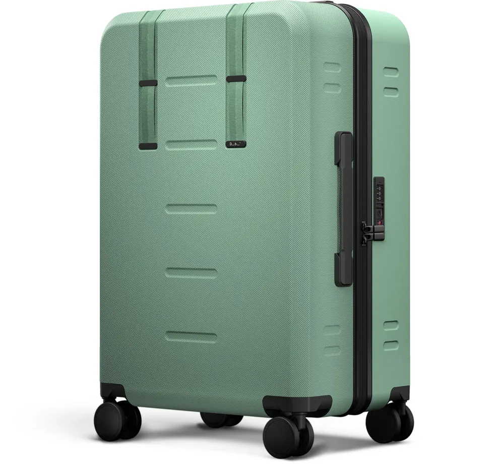 D_b_ Ramverk Medium Check In Lightweight Spinner Luggage