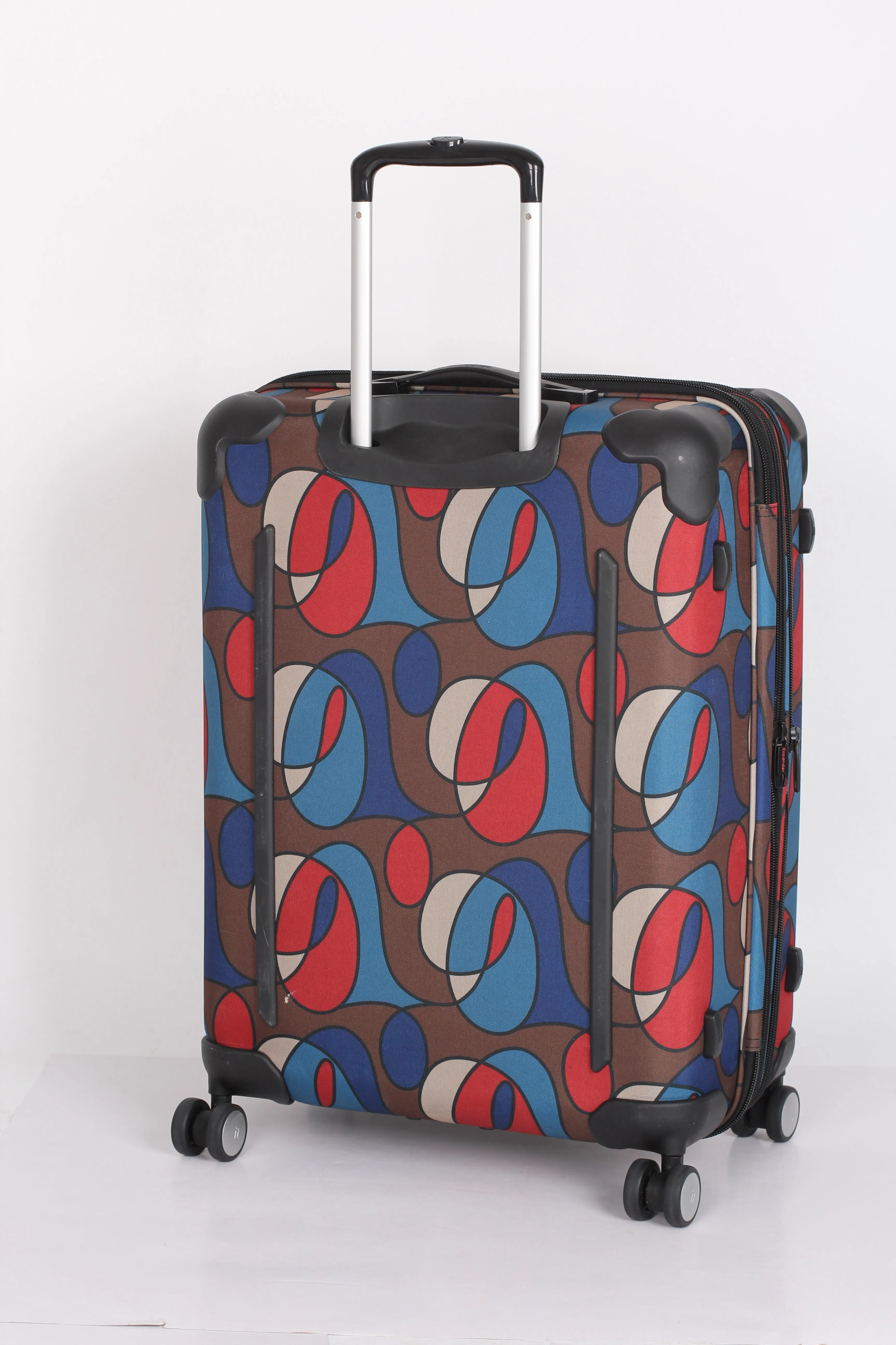 IT Luggage Defender 27.5" 4-Wheel Medium Luggage