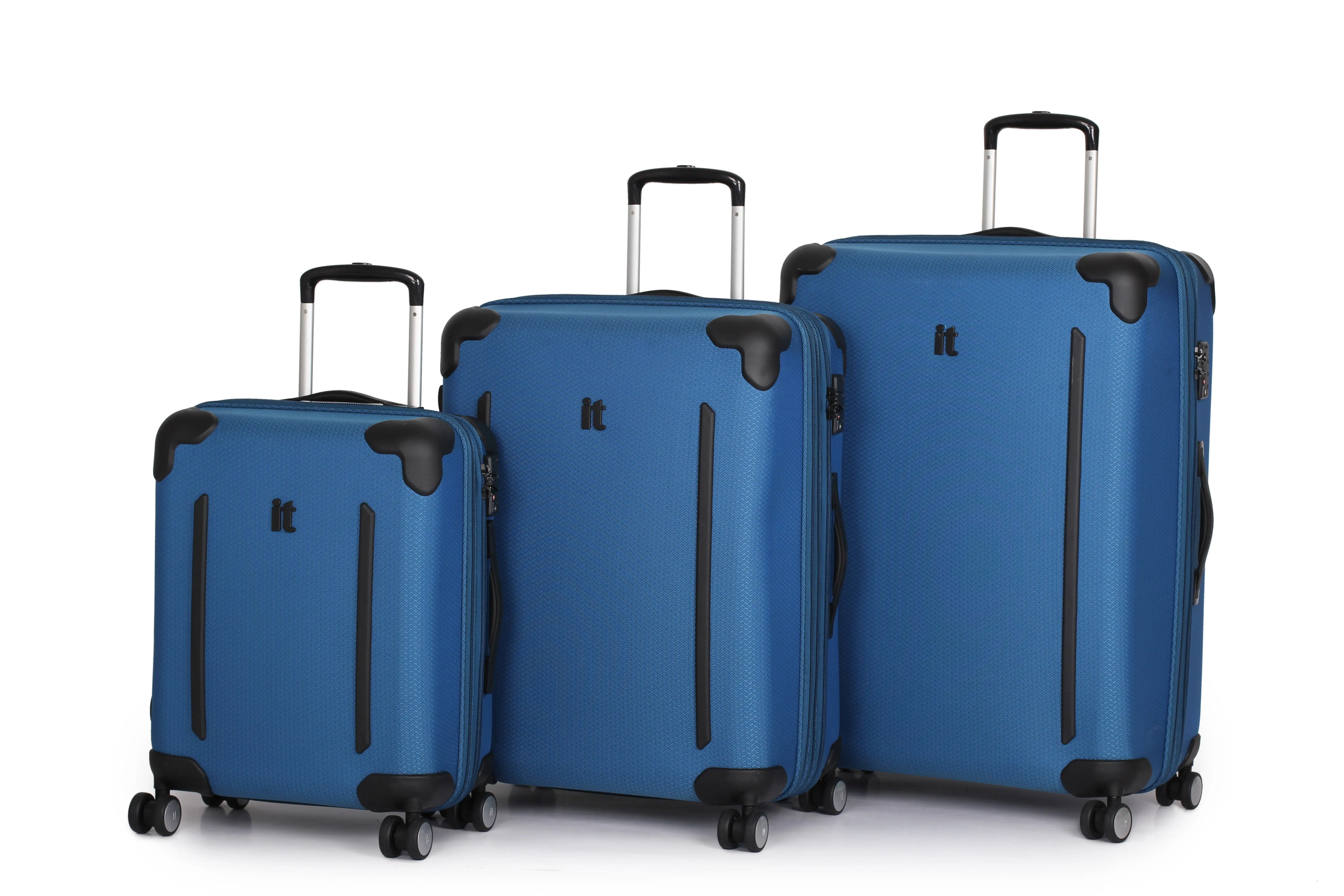 IT Luggage Defender 27.5" 4-Wheel Medium Luggage