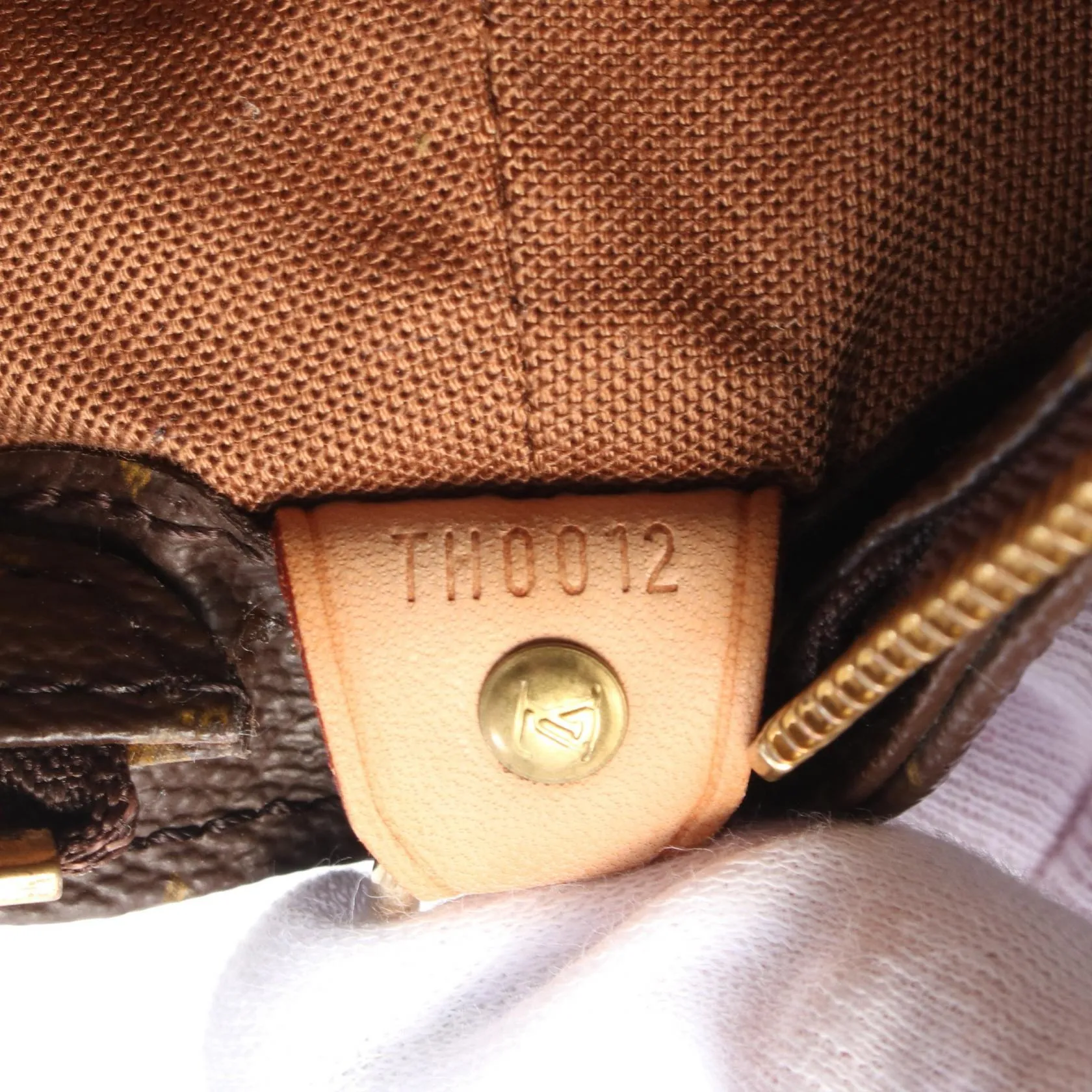 Louis Vuitton Cabas Mezzo Tote Bag Monogram