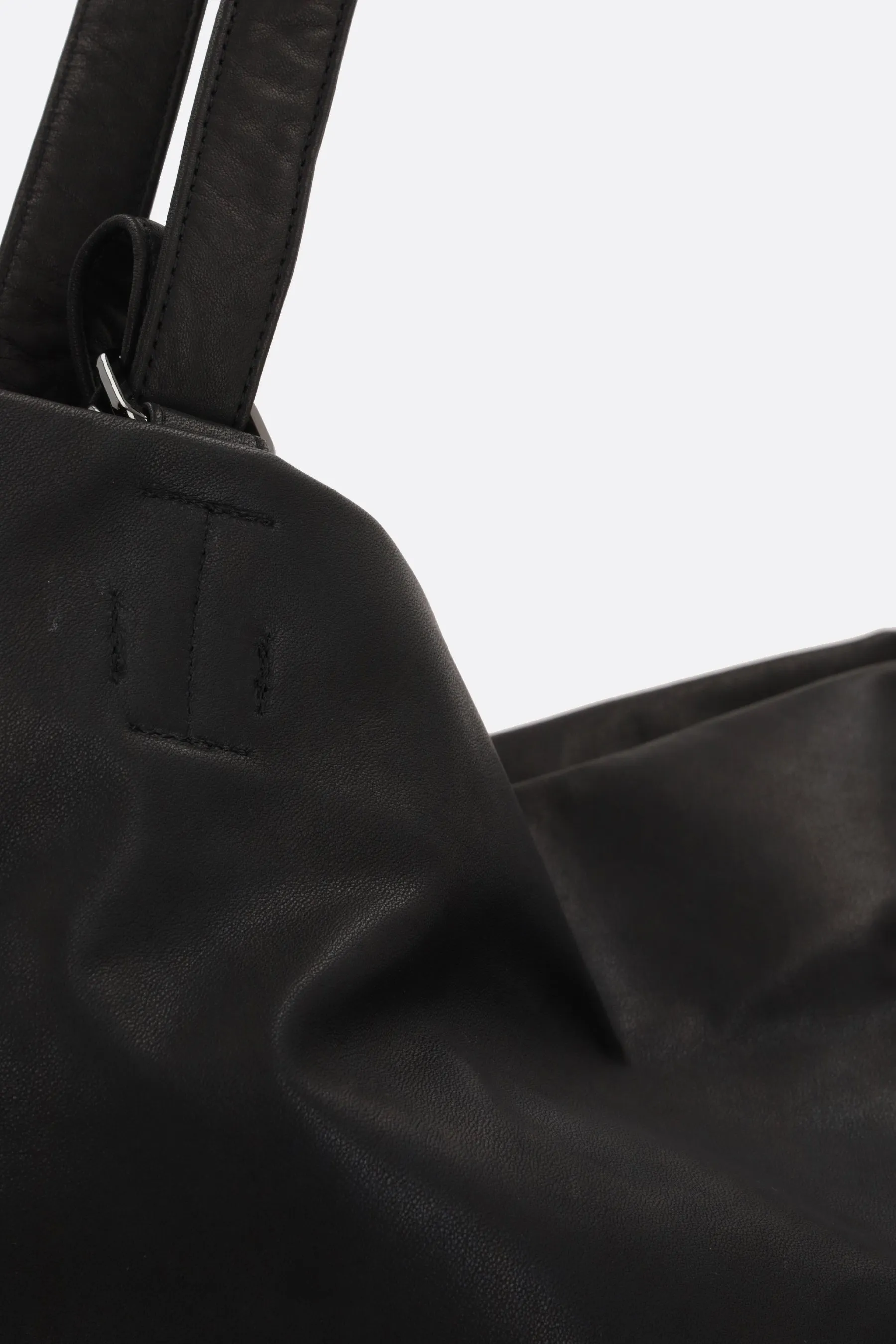 Unevenness tote bag in grainy leather