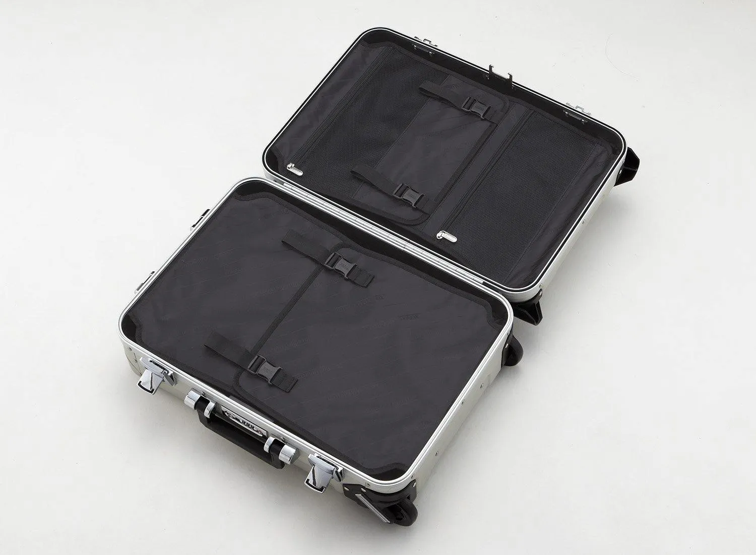ZERO Halliburton Geo Aluminum 22" 4-Wheel Carry-On Luggage