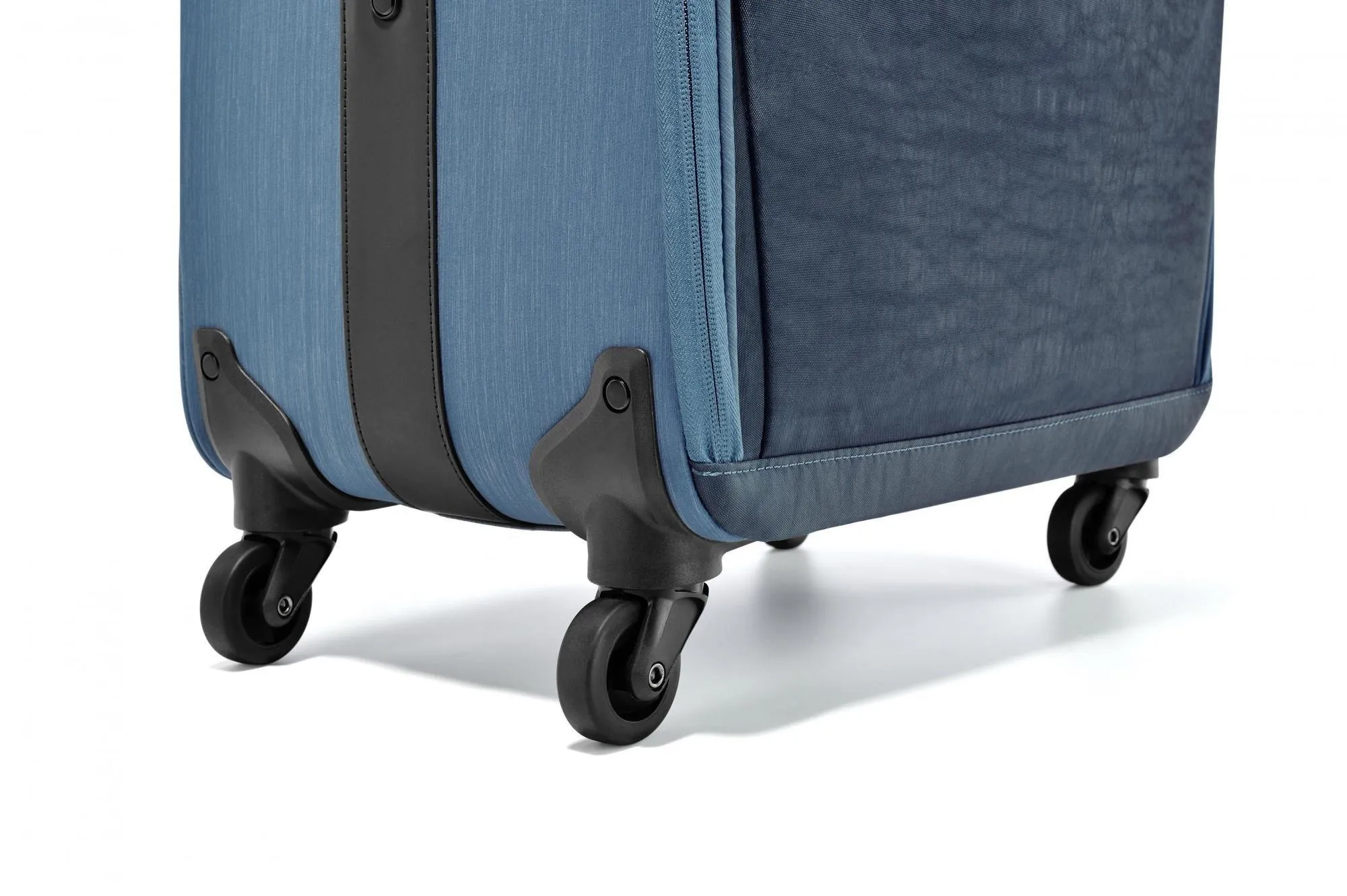 ZERO Halliburton Zero New York Greenwich 24" Spinner